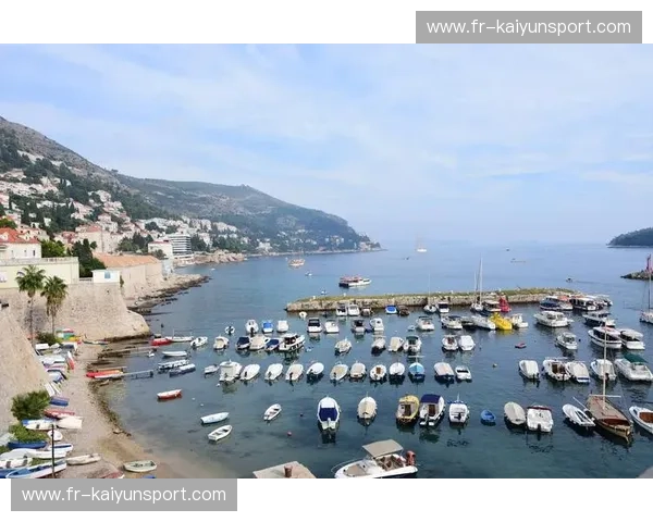 永恒的红白格与无尽的斗牛士之歌：克罗地亚对决西班牙，谁是地中海的真正王者？